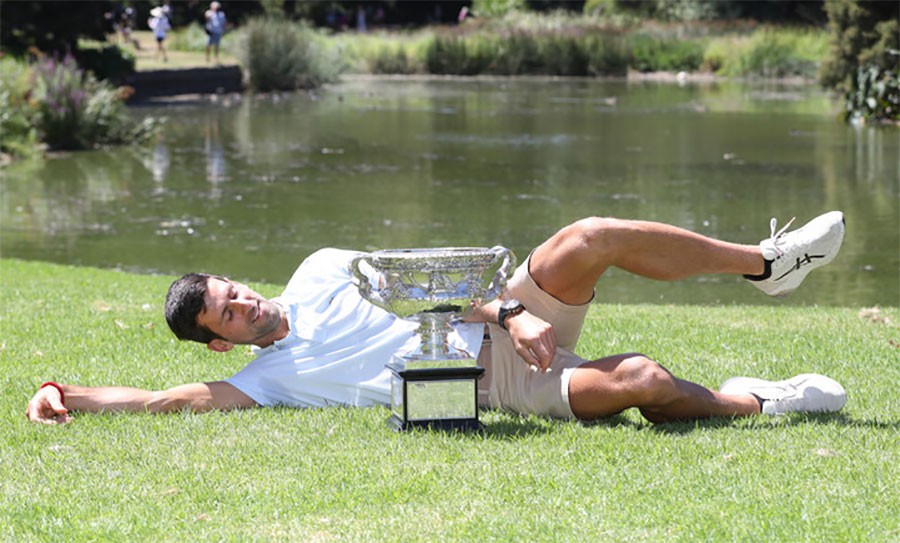 DO SADA NEVIĐENO IZDANJE Novak: Ovo je moj najvredniji trofej (FOTO)