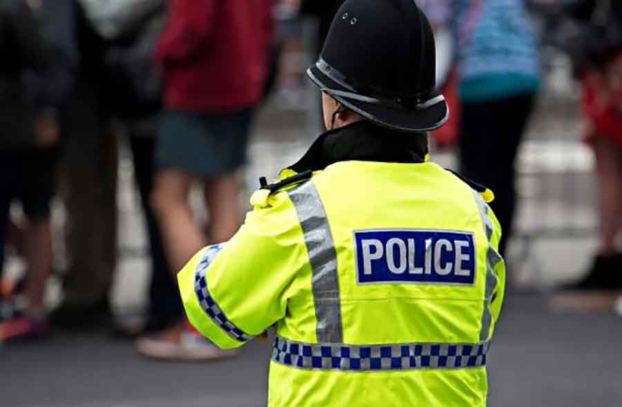 Dvojica napadača u Londonu povrijedila čovjeka tokom molitve