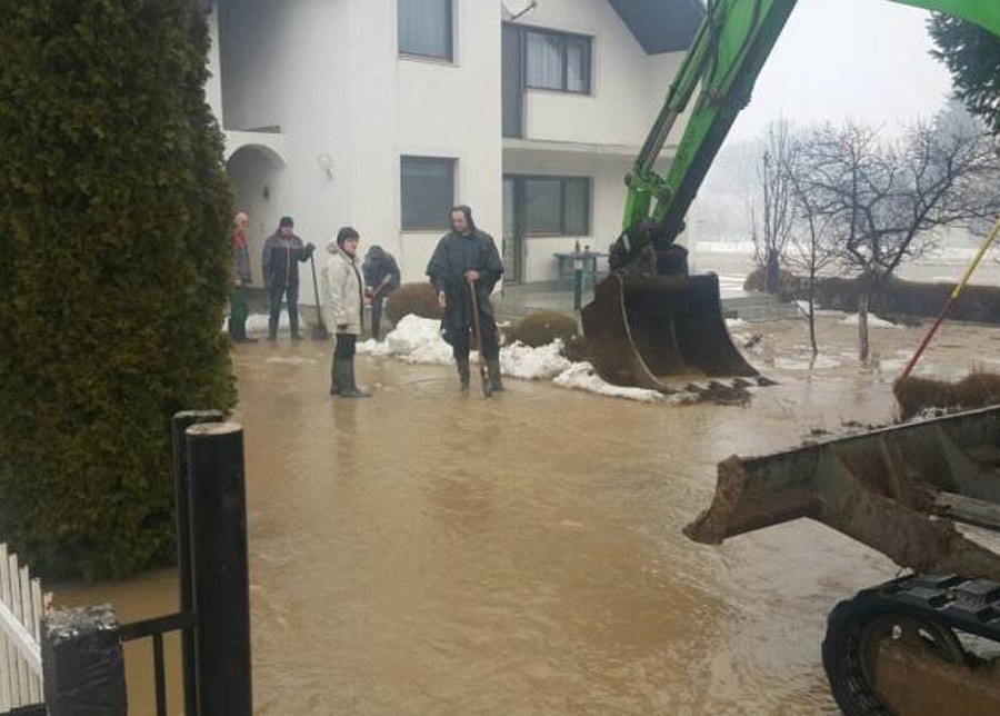 Poplave i klizišta u opštini Vitez: Pod vodom oko 80 stambenih objekata