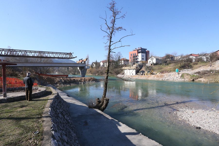 GRADSKA UPRAVA "Rok za izgradnju Zelenog mosta 15. april"