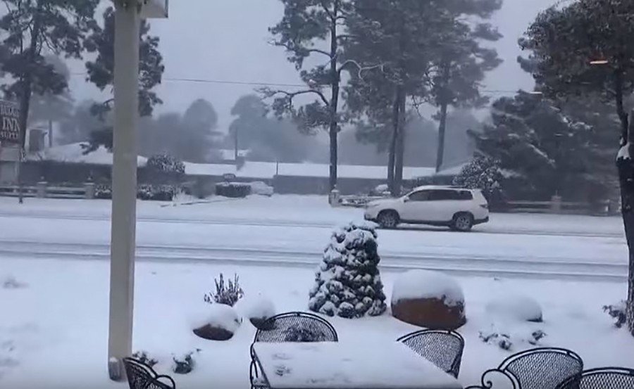 REKORDNE PADAVINE Snježna oluja okovala Arizonu (VIDEO)