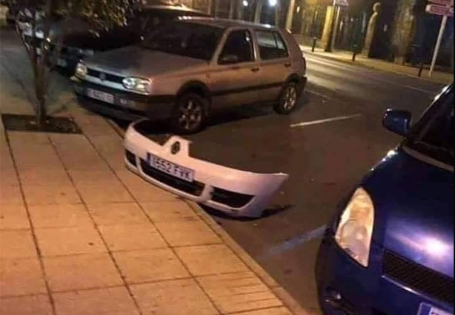HIT NA DRUŠTVENIM MREŽAMA Vozač sa parkinga odvezao "pola" auta (FOTO)