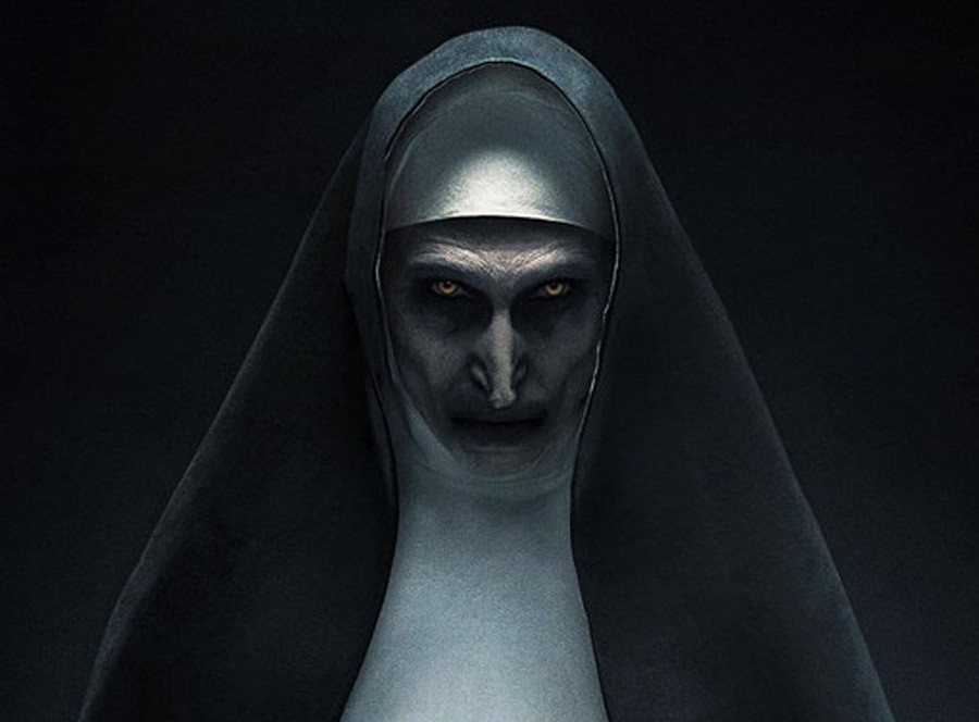 SPREMITE SVETU VODICU I ZOVITE POPA Ovo je glumica koja se krije iza maske časne sestre demona (FOTO)