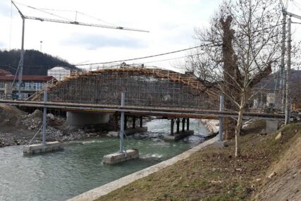 "BIĆE OVO NAJLJEPŠE PREDGRAĐE BANJALUKE" Čelinčani željno iščekuju novi most, majstori rade PUNOM PAROM (FOTO)