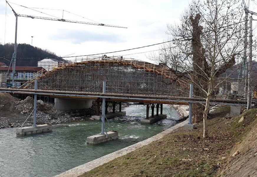 "BIĆE OVO NAJLJEPŠE PREDGRAĐE BANJALUKE" Čelinčani željno iščekuju novi most, majstori rade PUNOM PAROM (FOTO)