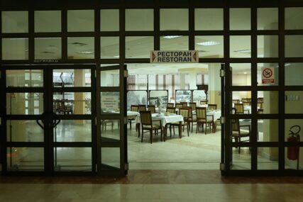 UŽAS U BANJALUCI Starac skočio sa drugog sprata Doma penzionera i ostao na mjestu mrtav