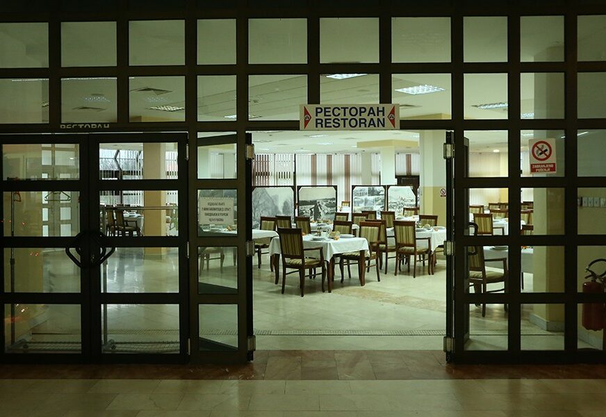 UŽAS U BANJALUCI Starac skočio sa drugog sprata Doma penzionera i ostao na mjestu mrtav