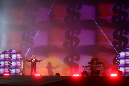 „DAJMO ŠANSU GLUPOSTI“ "Pet Shop Boys" snimili pjesmu o američkom predsjedniku