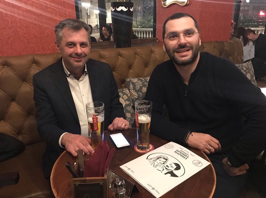OMILJENO I VAN BANJALUKE Radojičić se u Novom Sadu opustio uz domaće pivo (FOTO)