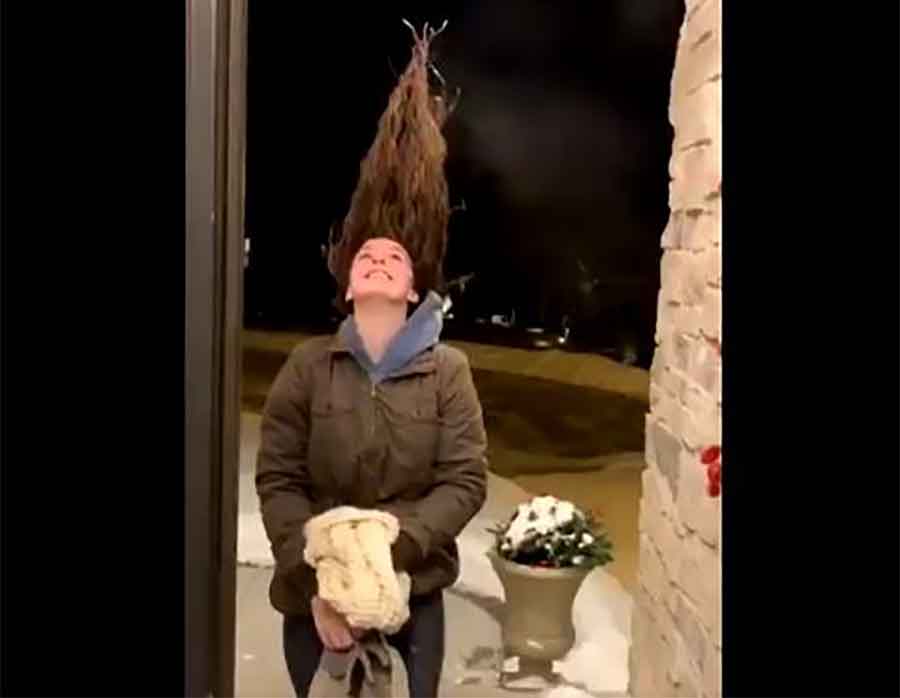 ŠALJIVA STRANA LEDENOG TALASA Izašla je sa mokrom kosom na minus 35 i doživjela OVO (VIDEO)