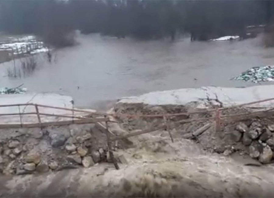 PLJUSKOVI, VJETAR, BUJICE Obilna kiša prouzrokovala oštećenja na putevima oko Bugojna