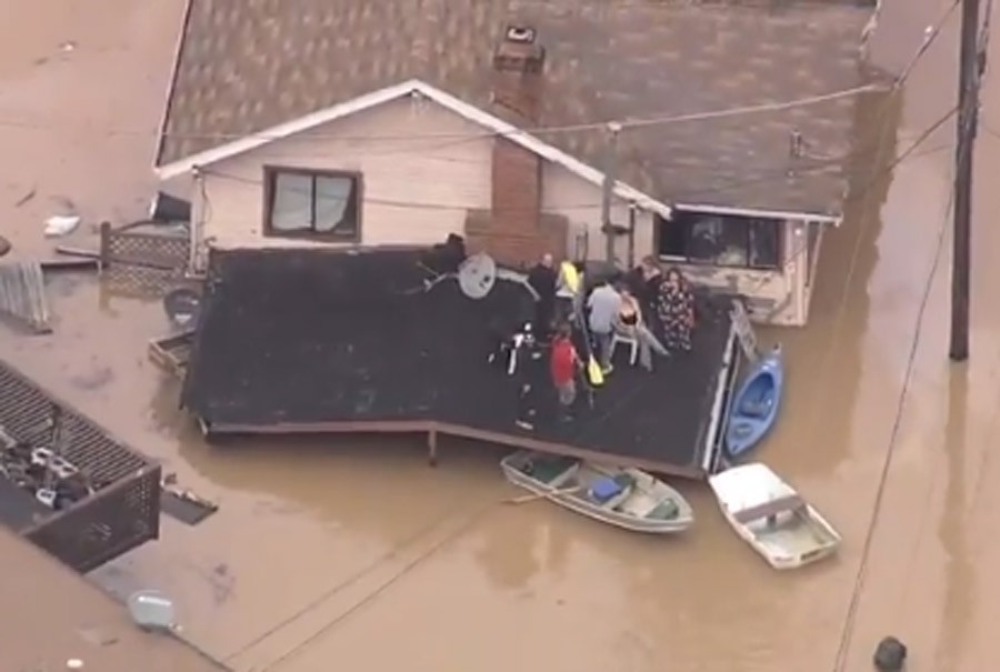 APOKALIPTIČNE SLIKE IZ KALIFORNIJE Potopljeno više od 2.000 objekata (FOTO, VIDEO)