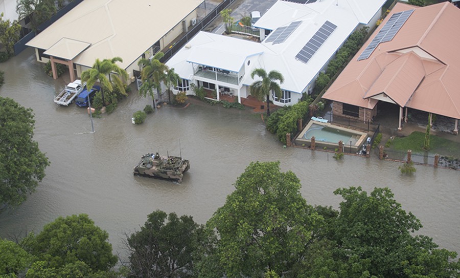 SUROVA PRIRODA Nakon vreline Australiju pogodile velike poplave, dodatna opasnost od KROKODILA I ZMIJA (FOTO, VIDEO)