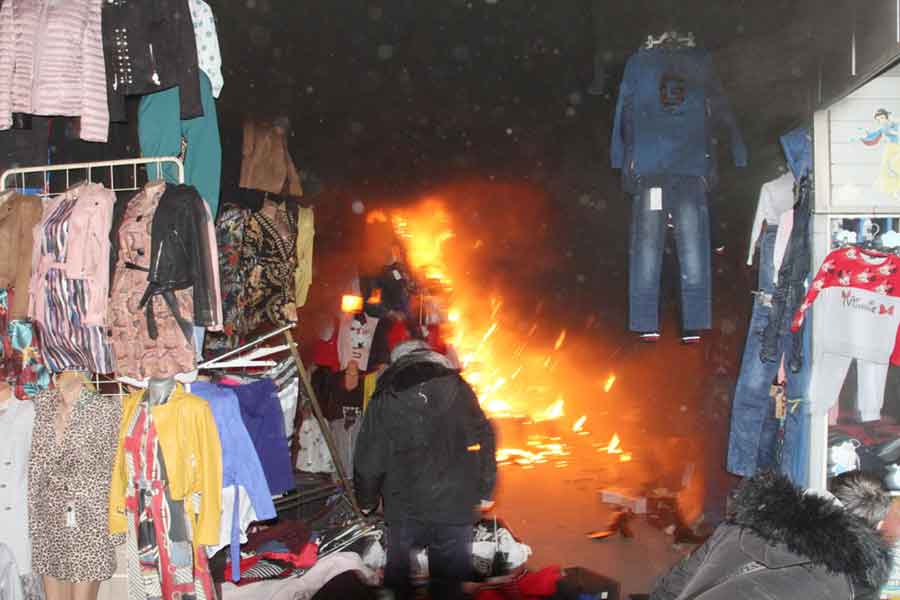 „ŽALOSNO“ Vatra u Tuzli stavljena pod kontrolu, BUKTINJI prethodila eksplozija plinskih boca