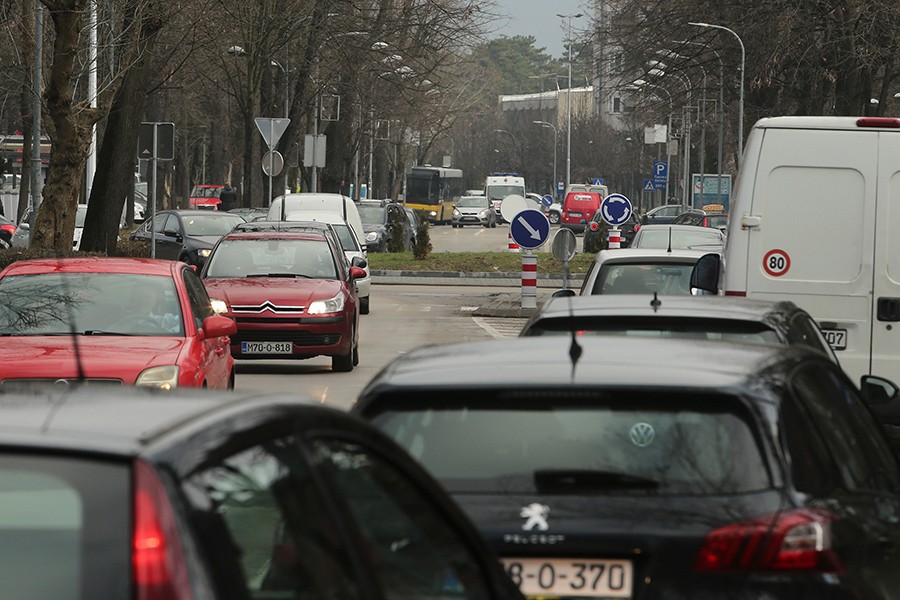 PUTNICI OBRATITE PAŽNJU Obustave saobraćaja širom BiH