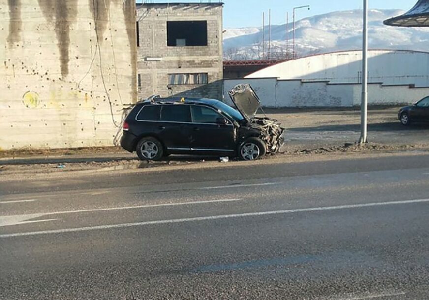 SAOBRAĆAJKA U OMARSKOJ Sudarila se tri automobila, dvije osobe završile u Hitnoj pomoći (FOTO)
