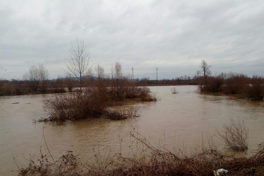Izlila se Drina na području Zvornika: Rijeka poplavila poljoprivredno zemljište i garaže u Karakaju