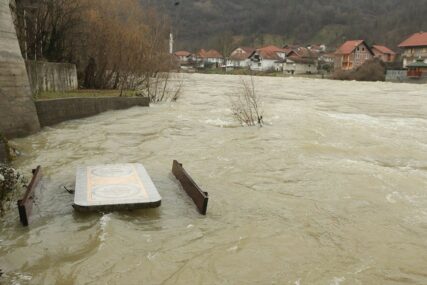 Vrbas u Delibašinom selu opada, rastu vodostaji Sane, Une i Bosne
