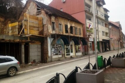 Grad, nakon NEUSPJEŠNE POTRAGE za vlasnicima, prinuđen da ruši stare zgrade