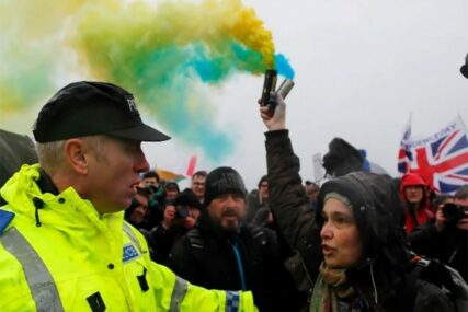 PROTESTNI MARŠ U ENGLESKOJ Britanci zbog Bregzita optužuju političare za izdaju
