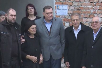 OSTALA BEZ TRI SINA I SUPRUGA Dodik posjetio Milju Zečević, kojoj su sve POBILI NA KUĆNOM PRAGU