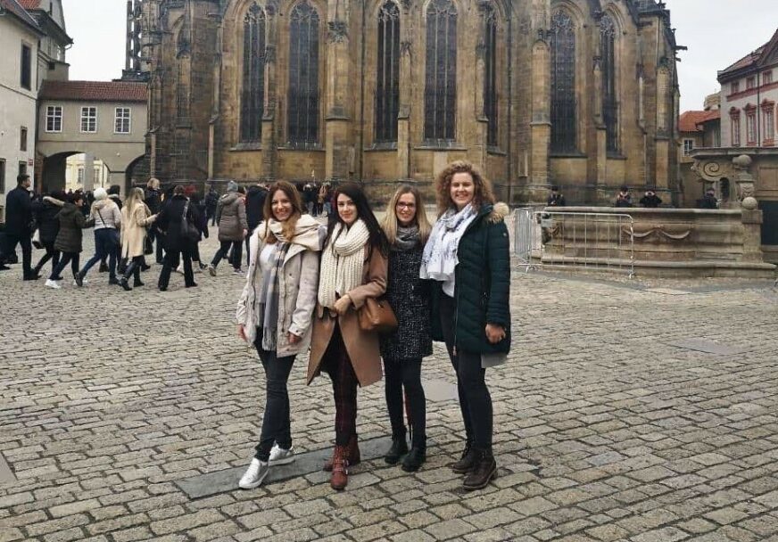 OPŠTINA KOJA NAGRAĐUJE TRUD Najbolji studenti iz Prnjavora uživaju na putovanju u Pragu