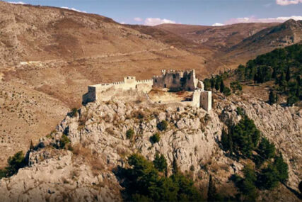 MAGIČNI PRIZORI Prekrasna tvrđava Stjepan-grada kod Blagaja (VIDEO)