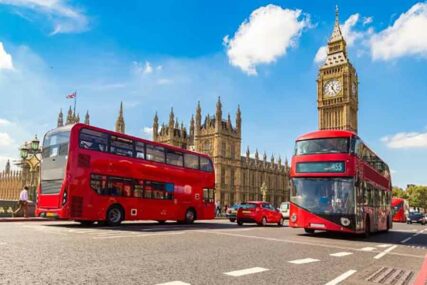 NEMA ČEGA NEMA Čistačica pronašla 300 hiljada funti u londonskom autobusu i NIJE IH ZADRŽALA