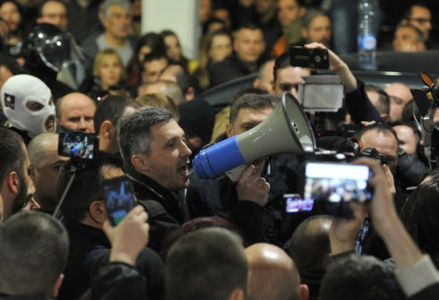 Obradović pozvao demonstrante da se raziđu: "Vidimo se ispred Predsjedništva"