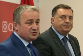 TVITER OKRŠAJ Dodik poručio da niko ne računa na lidere SDS i PDP, Borenović mu odgovorio "Alal vera i aferim, Milorade Izetbegoviću" (FOTO)