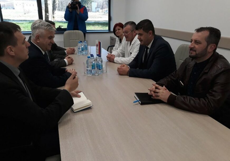 Čubrilović posjetio bolnicu „Srbija“: Na menadžmentu je da unapređuje rad, kvalitet posla, obuku kadra