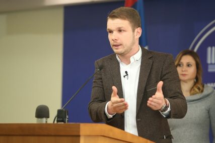 "UPOZORAVAJU ME DA ĆUTIM AKO ŽELIM OSTATI ŽIV" Stanivuković u parlamentu o nerasvijetljenim ubistvima