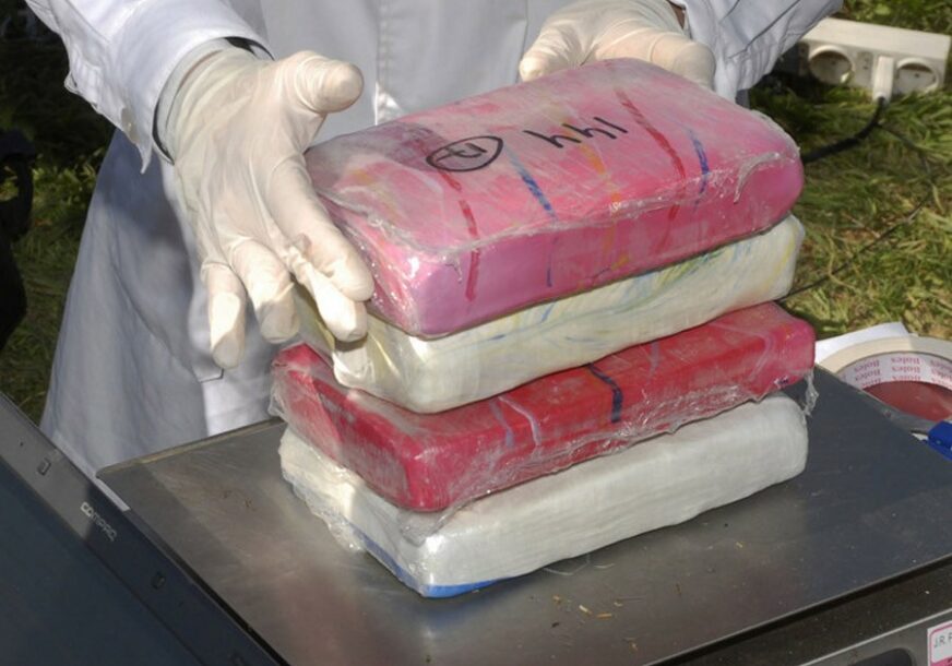 ZAPLJENA NA BRODU U SAD pronađena droga vrijedna više od milijardu dolara
