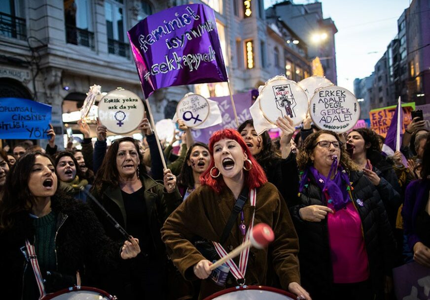 ERDOGANA NALJUTILE ŽENE Optužio učesnice protestnog marša da ne poštuju vjeru