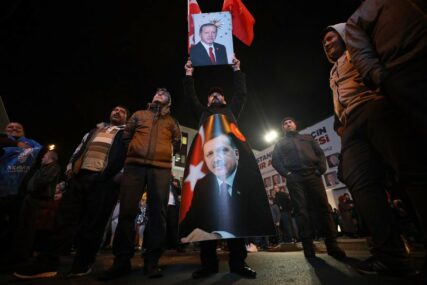 KRVAVI IZBORI Četiri osobe poginule u sukobima na biralištima u Turskoj
