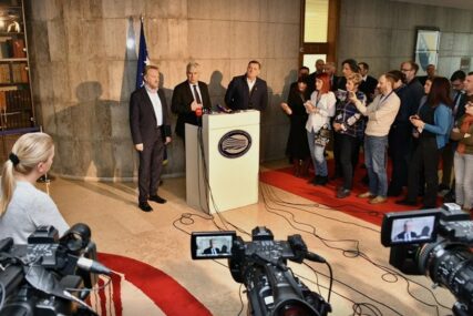 GRAĐANI SE UGLEDALI NA POLITIČARE Zapaljive poruke lidera u BiH guraju narodne mase u ponor