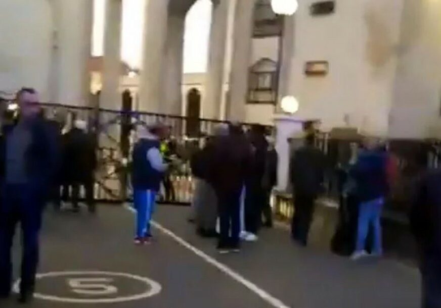NAPADAČ U BIJEGU Blokirana džamija u Londona nakon što je jedan muškarac ranjen nožem (VIDEO)
