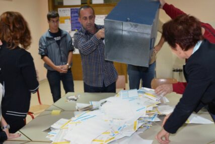 PONOVO RASPAKUJU IZBORNI ZAKON Referendum u Tesliću potvrdio sve manjkavosti izbornog procesa