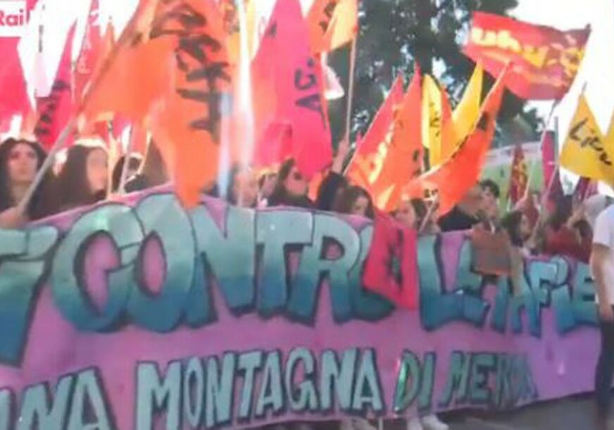 PROTESTI PROTIV MAFIJE Hiljade Italijana na ulici na dan sjećanja na žrtve organizovanog kriminala (FOTO)