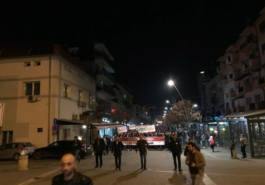ZAPALJIVE PORUKE LIDERA SDA IZ SANDŽAKA Sulejman Ugljanin nakon sastanka sa Albancima, organizovao PROTEST