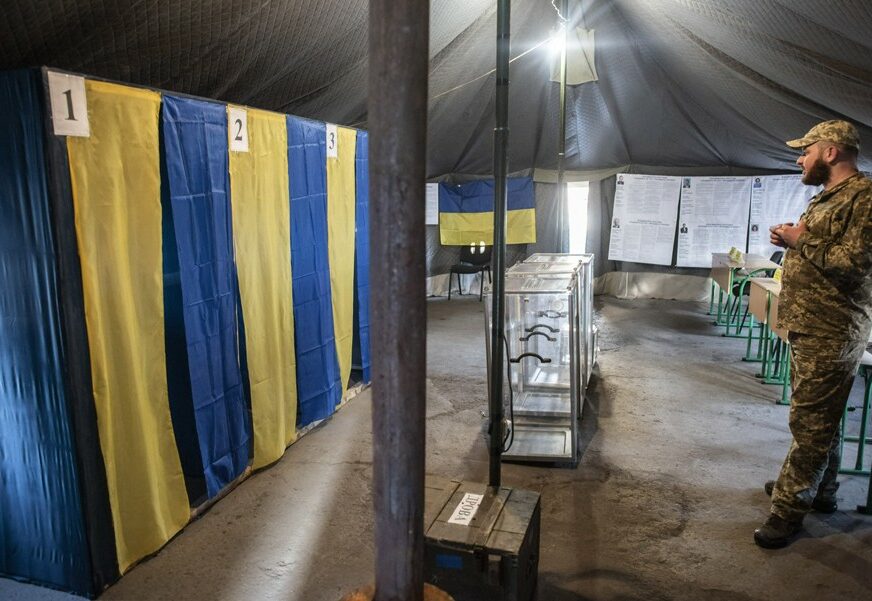 Komičar "već viđen" u drugom krugu predsjedničkih izbora u Ukrajini, Timošenkova vreba iz drugog plana