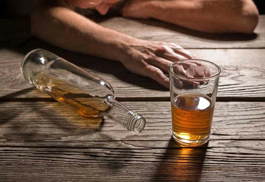 KOLIKO ČESTO SREDNJOŠKOLCI PIJU "Problem je hipertolerancija našeg društva na alkohol"