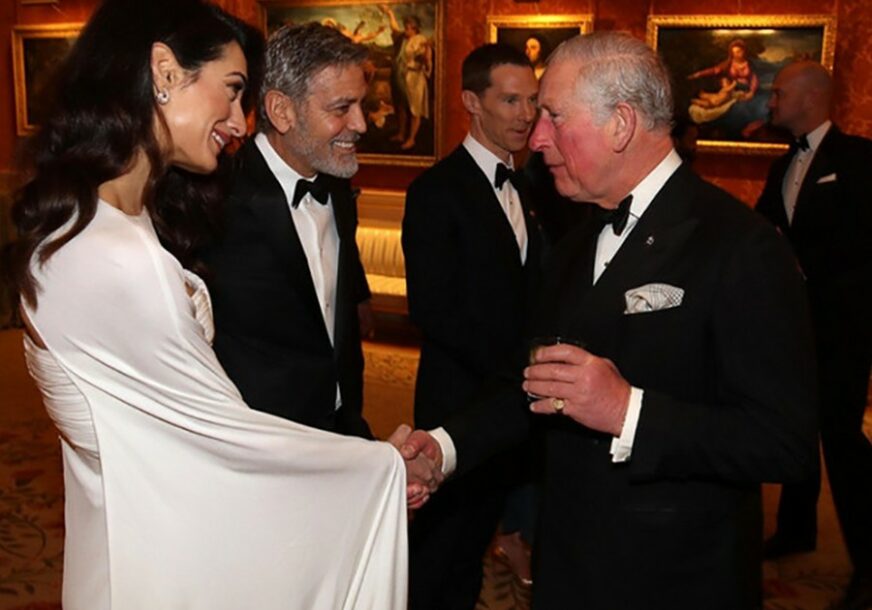 TOG DANA SKLOPILI SU VAŽAN PAKT Svi su gledali u haljinu Amal Kluni zbog koje se ZARUMENIO i princ Čarls