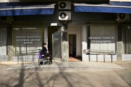 LAKŠE DO DOKUMENATA Rampa za osobe sa invaliditetom postavljena u Boriku