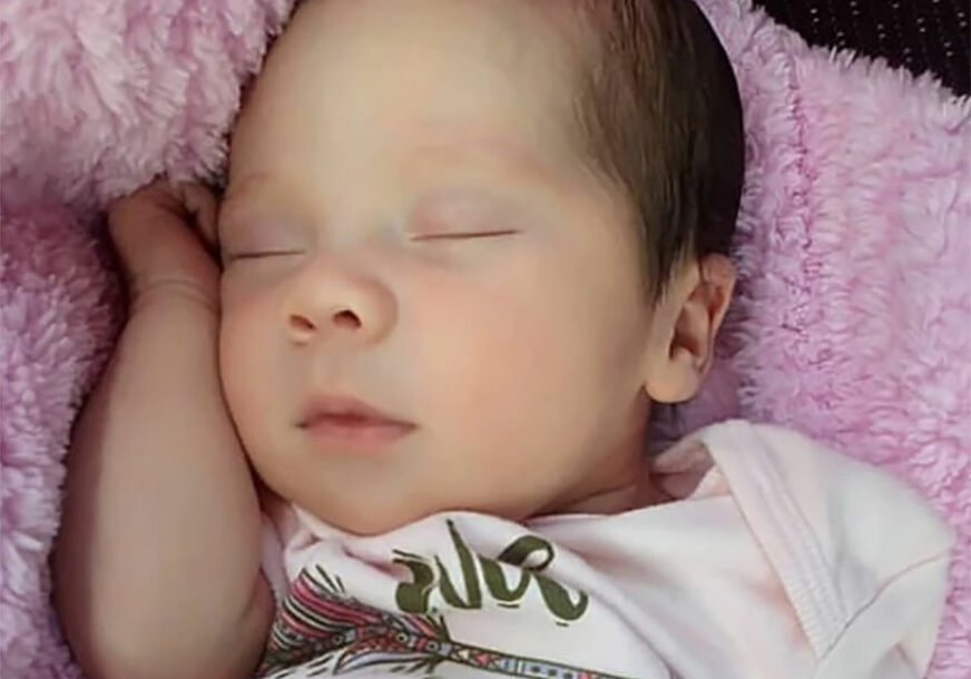 IZUZETNO RIJEDAK SLUČAJ U trudnoći je saznala da u njenoj bebi RASTE BEBA, a fetus je imao ruke i noge (VIDEO)