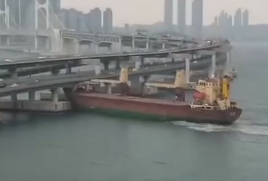 NEVJEROVATNA NESREĆA Pijani ruski kapetan brodom udario u kruzer, pa u most vrijedan 500 MILIJARDI DOLARA (VIDEO)