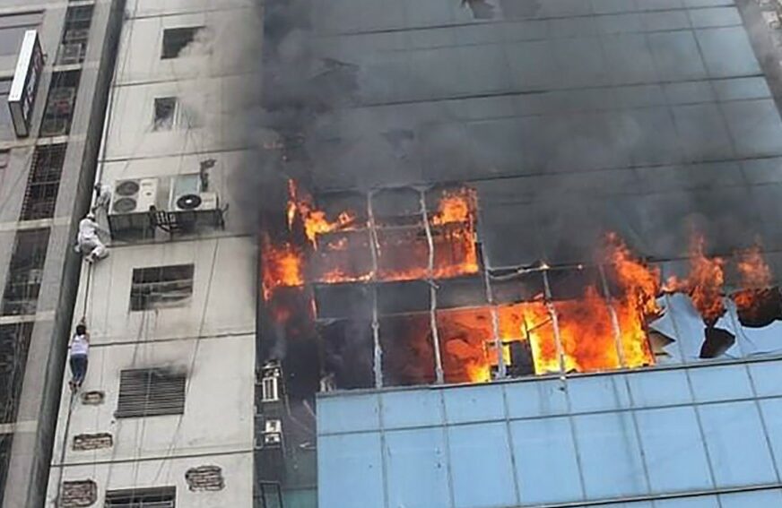 STANARI SKAKALI SA PROZORA U strahovitom požaru poslovne zgrade petoro mrtvih i 60 povrijeđenih