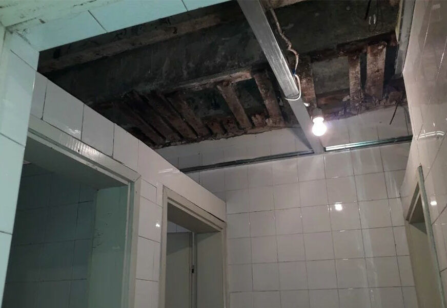 "Otpada plafon, prozori su šuplji i toalet neuslovan": Sarajevski studenti se žale na uslove u domu Bjelave