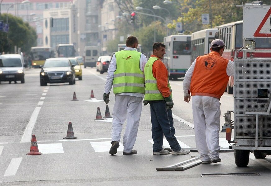 Radovi u više ulica: Nastavljeno obilježavanje horizontalne saobraćajne signalizacije