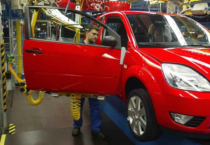 MNOGO LJUDI OSTAJE BEZ POSLA "Ford" zatvara tri fabrike u Rusiji